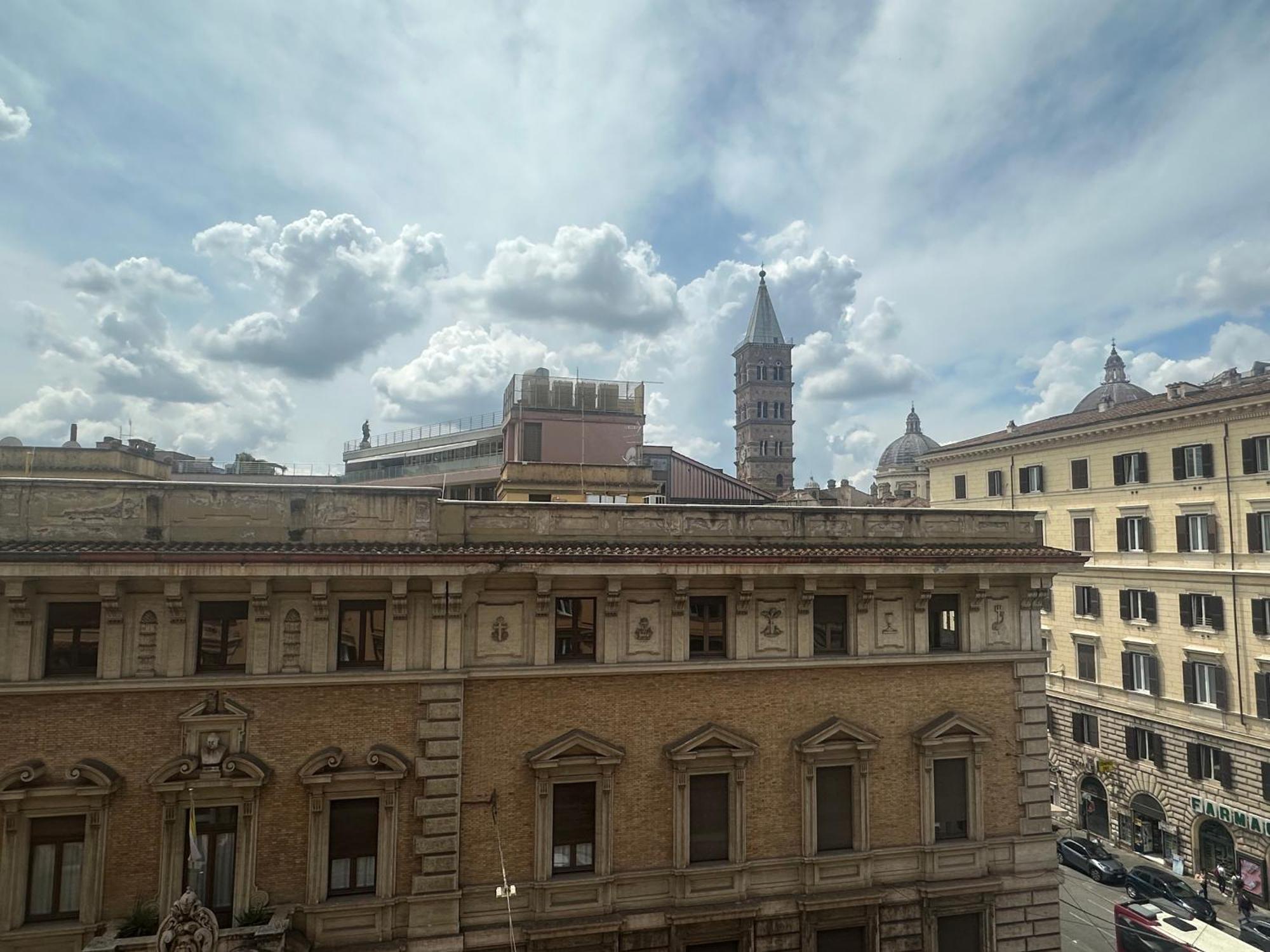 Peace Window Apartment Rome